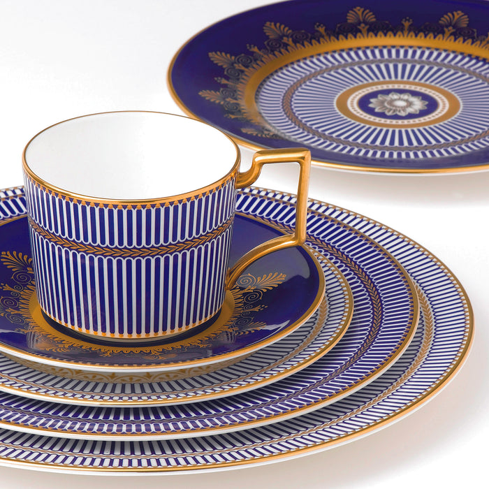 فنجان وصحن شاي أزرق من "أنثيميون"