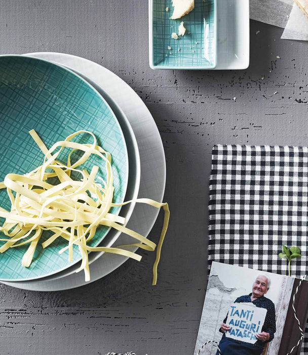 Mesh Plate 25 cm deep Porcelain Blue - Roomours