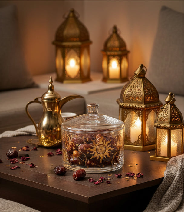 علبة حلوى سيليستيال زجاجية صغيرة بزخارف ذهبية مع غطاء