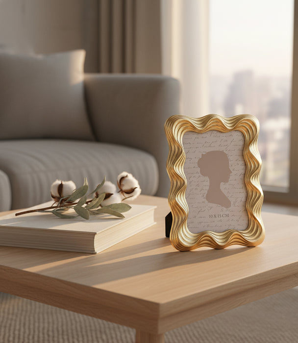 إطار صور كيمبرلي بولي ريزن ذهبي بحواف متموجة - 13×18سم