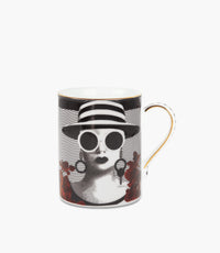 مج مسز وايت & مستر بلاك بورسلين ملون برسمة فتاة