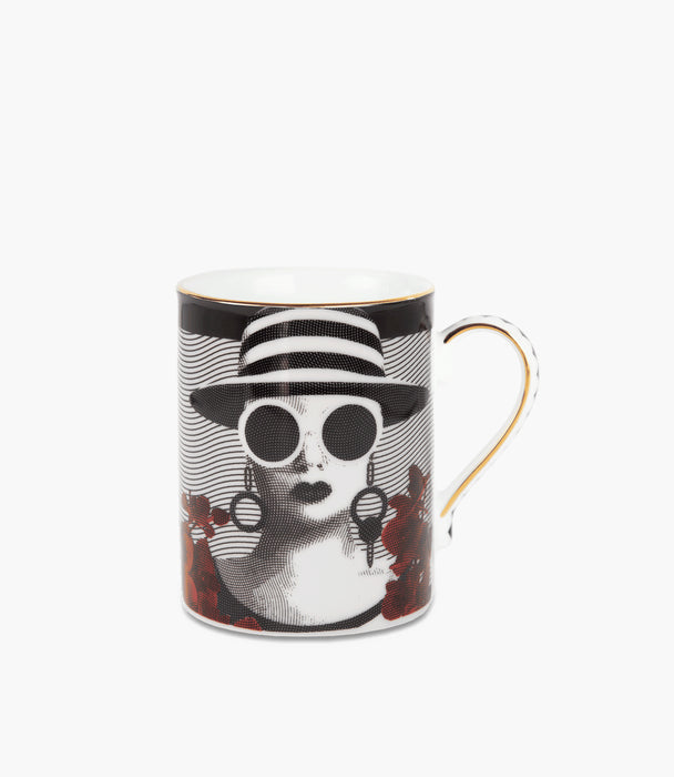 مج مسز وايت & مستر بلاك بورسلين ملون برسمة فتاة