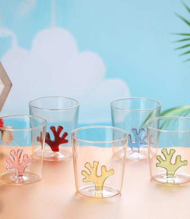 كوب كورال زجاجي مع مجسّم شعب مرجانية صفراء - 8.5x8.5x8.5 سم