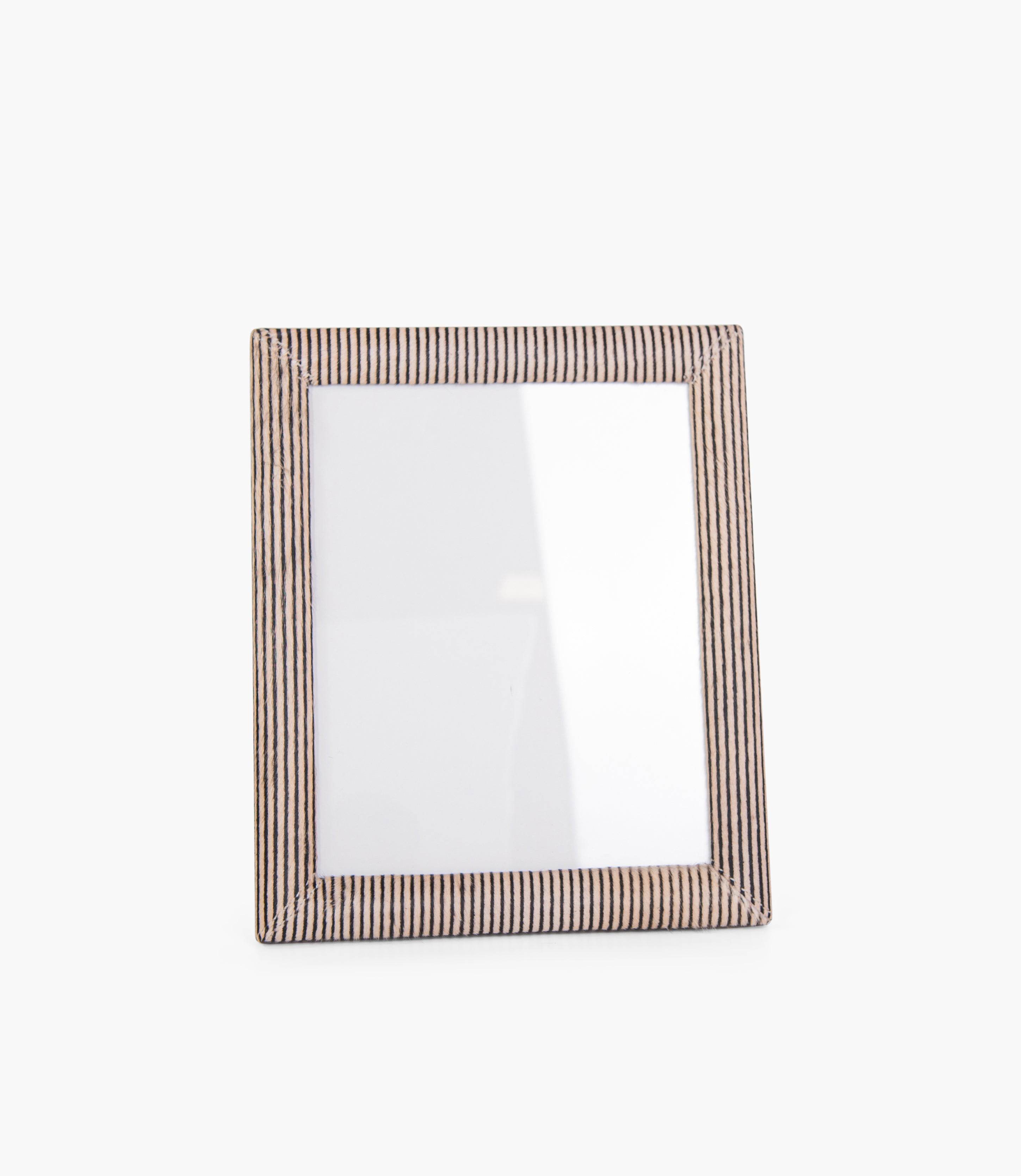 Tranquility Striped Hide Frame, Offwhite/Black 25x20cm