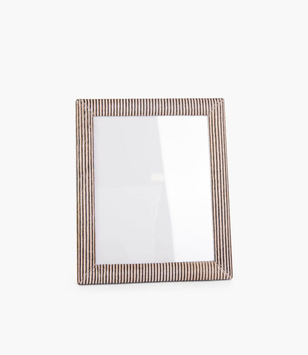 Tranquility Striped Hide Frame, Offwhite/Black 25x20cm - Roomours